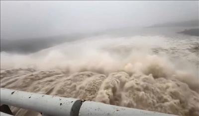 Thủy điện Sông Ba Hạ xả lũ 16.100 m3/s ngày 19/11, vượt lũ lịch sử 1993 và câu hỏi về vai trò của thủy điện?