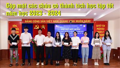 Gặp mặt các cháu có thành tích học tập tốt năm học 2023 - 2024