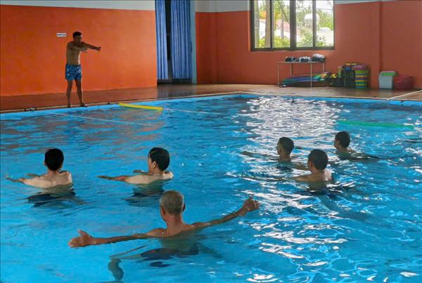 Đào tạo bơi lội chuyên nghiệp cho người lao động